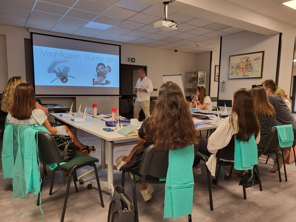 Chemo-mechaniczne opracowanie systemów kanałów korzeniowych