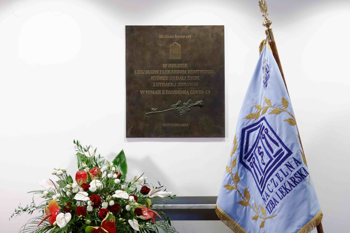NIL upamiętnia lekarzy i lekarzy dentystów zmarłych na COVID-19