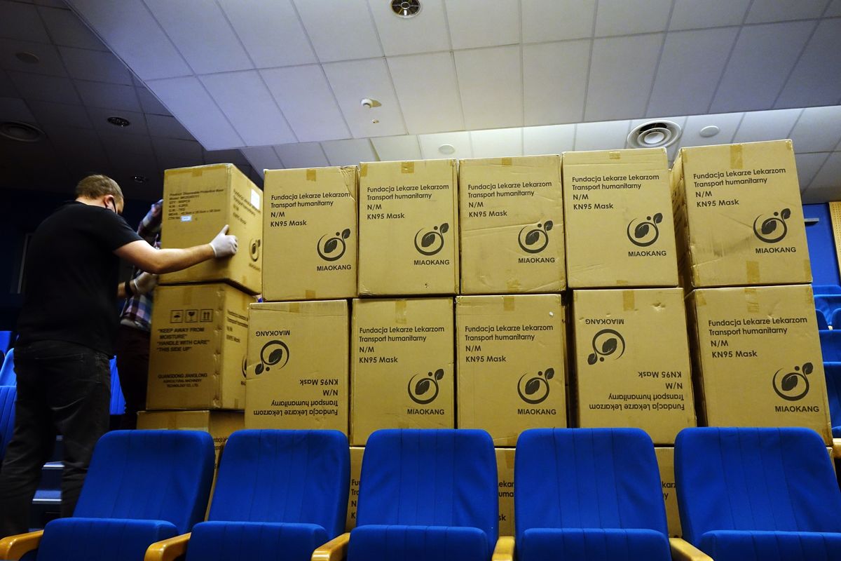 Środki ochrony indywidualnej przekazane przez Fundację Lekarze Lekarzom 