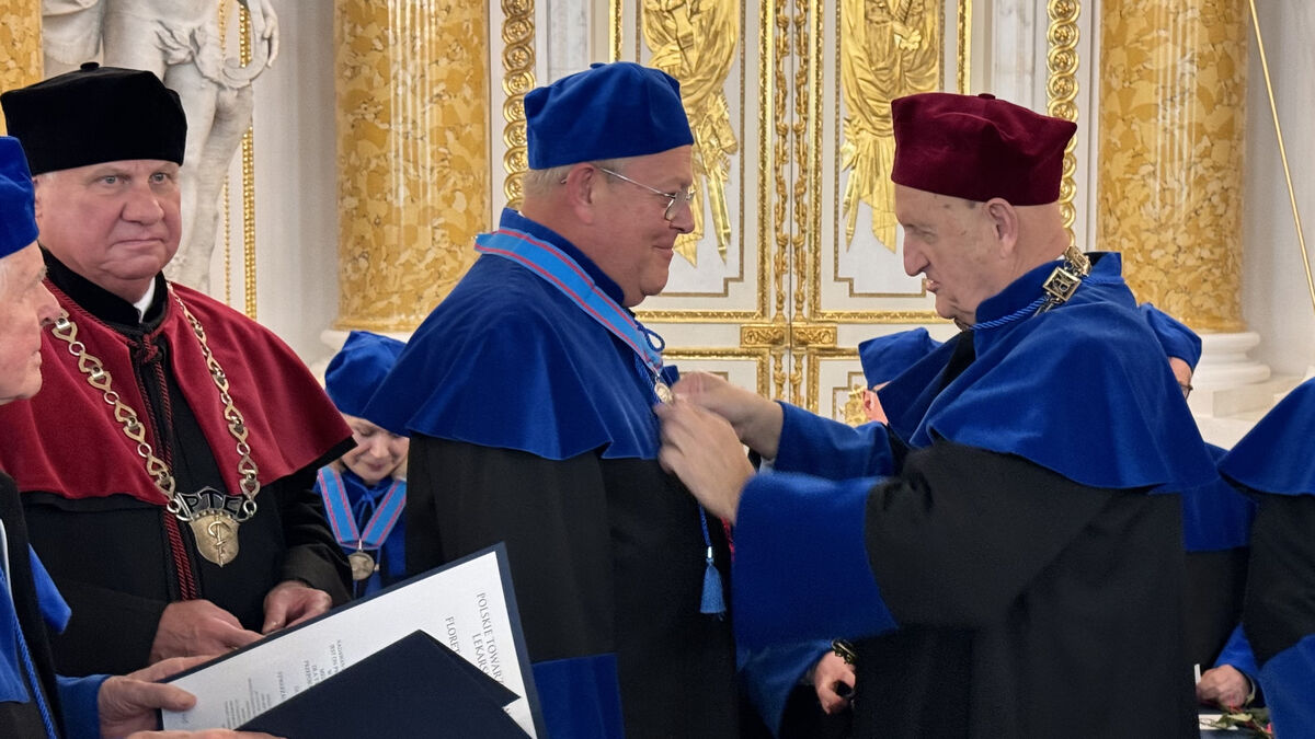 Dr n. med. Tadeusz Urban Laureatem Medalu Gloria Medicinae